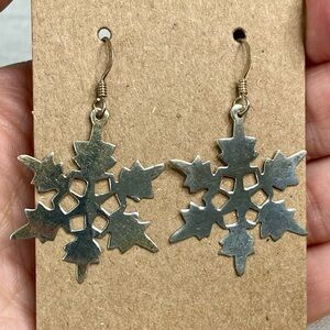 Sterling Snowflake Earrings Preowned